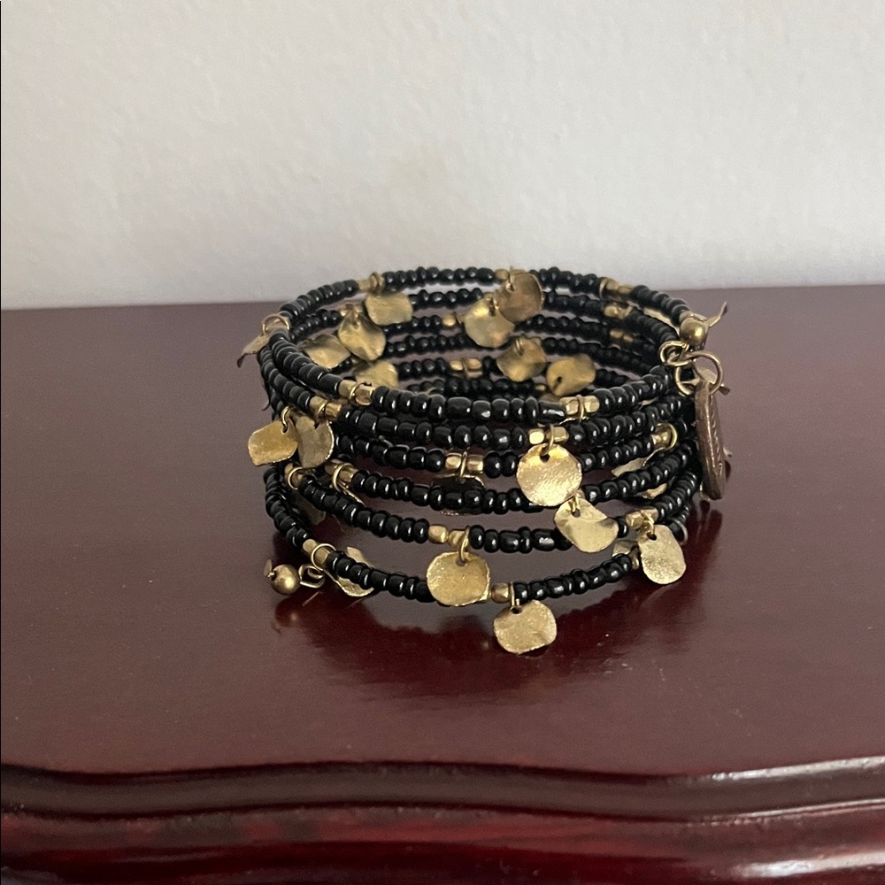 Chic Black and Gold Beaded Bracelet